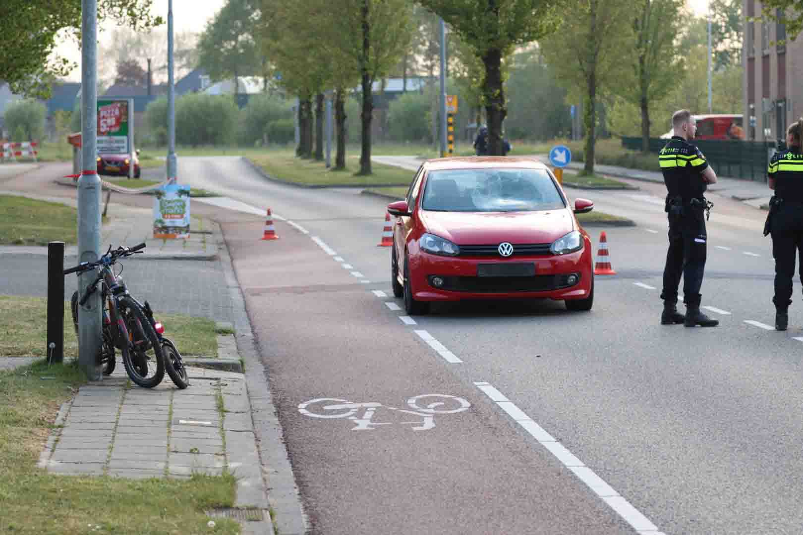 Twee kinderen geschept door auto, beide gewond