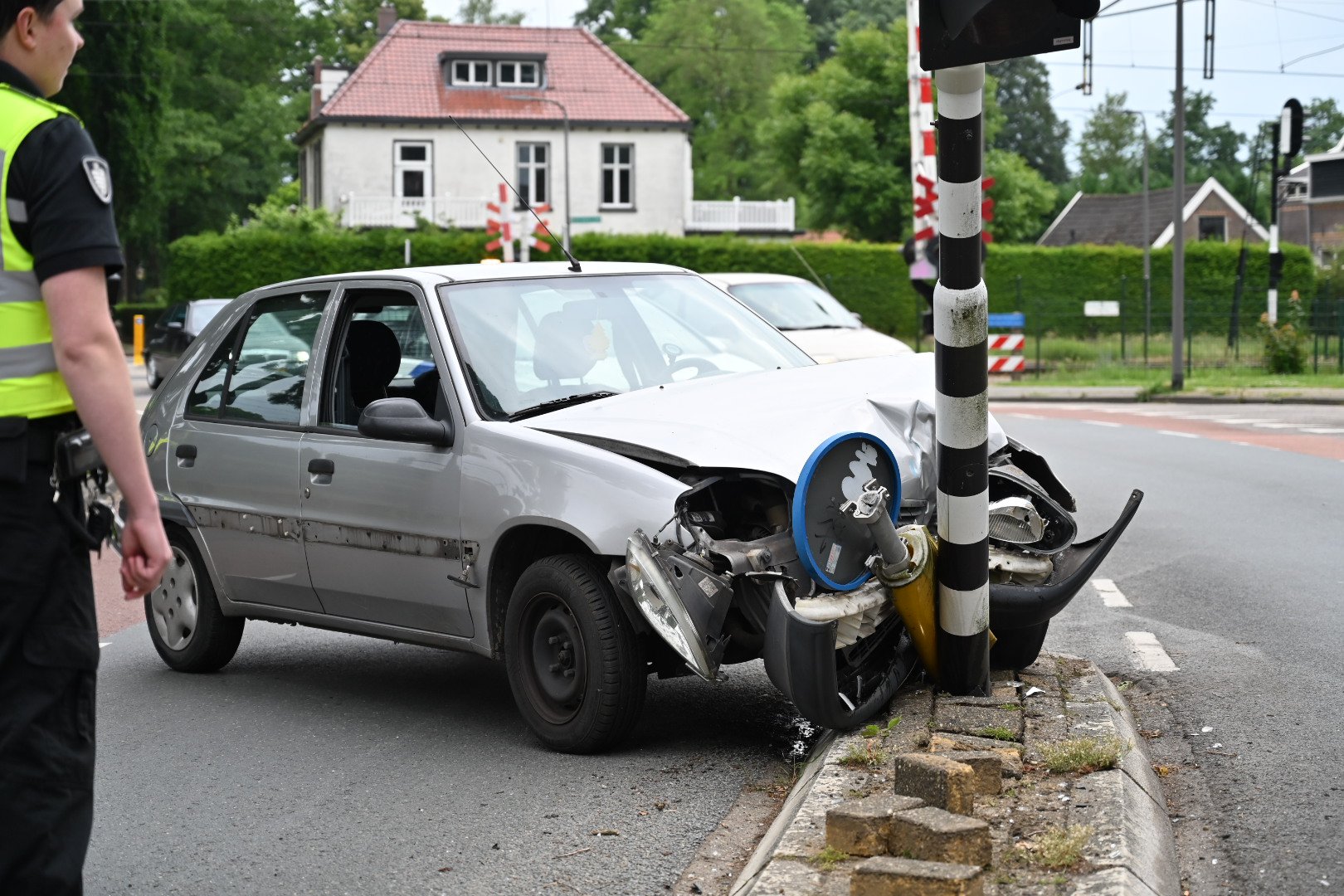 Automobilist verliest macht over het stuur in Velp