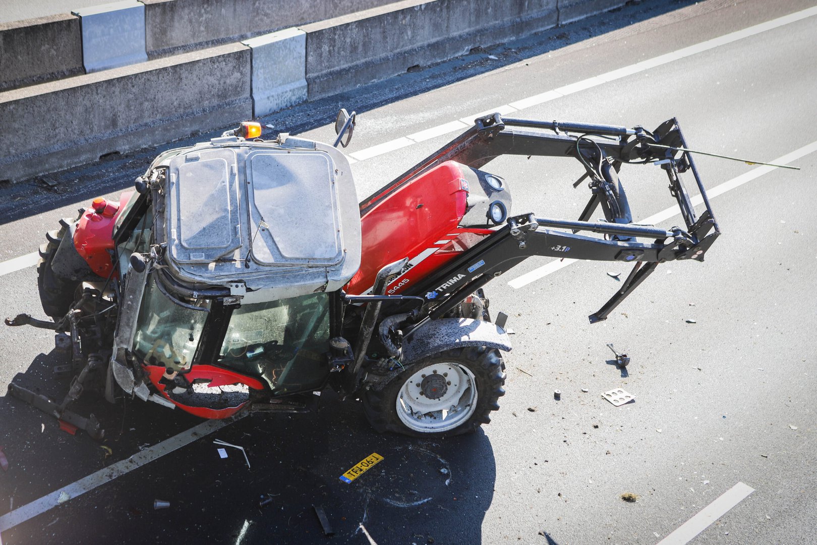 Boer van tractorongeluk op A12 is er slecht aan toe