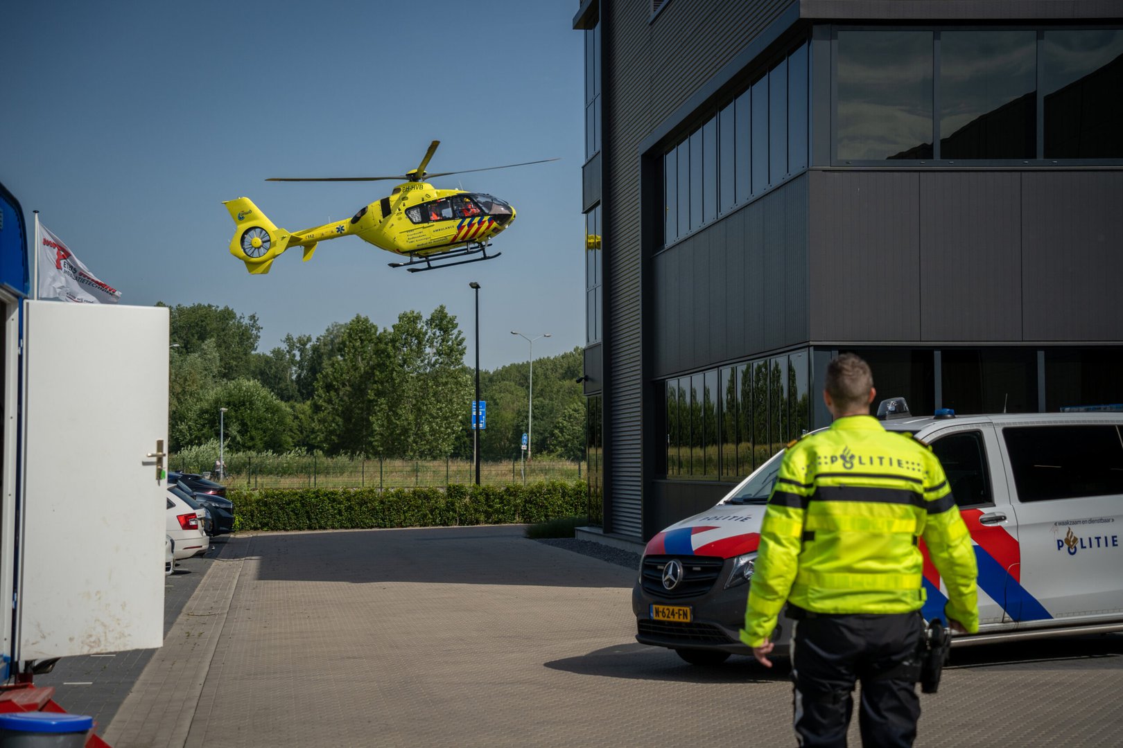 Traumahelikopter komt ter plaatse na bedrijfsongeval Zevenaar