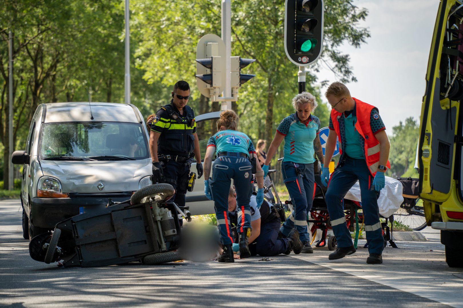 Vrouw zwaargewond geraakt na aanrijding met auto in Zevenaar