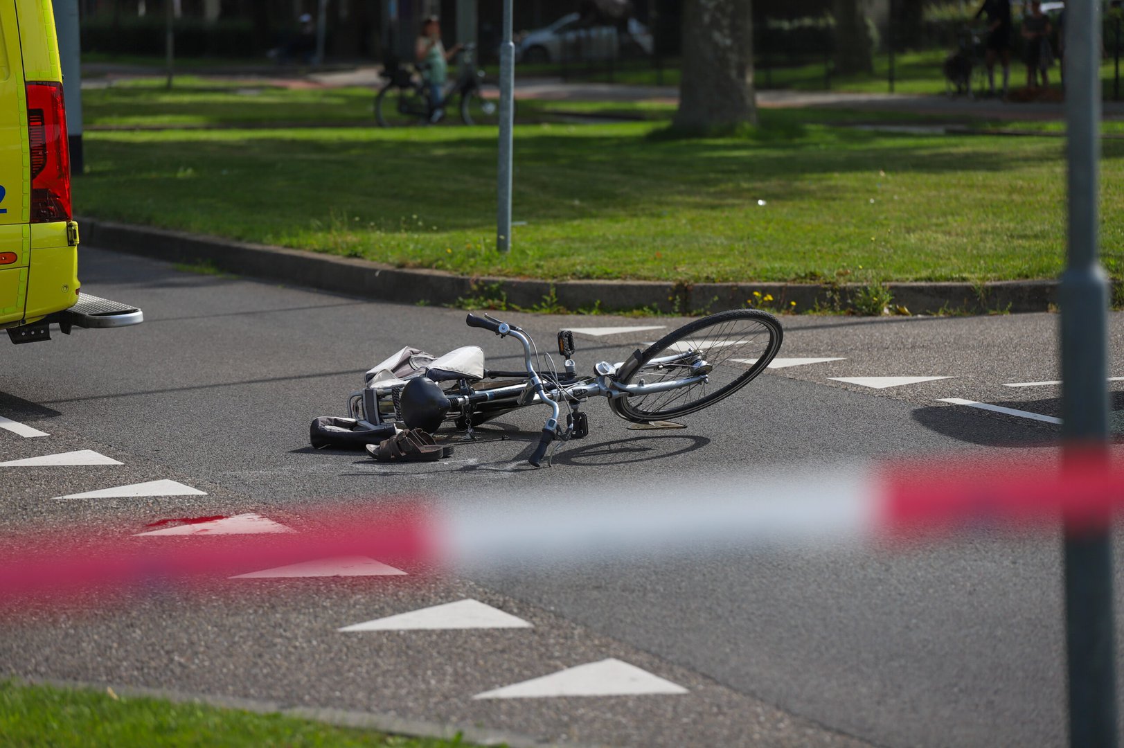 Fietser raakt gewond bij aanrijding met auto in Arnhem