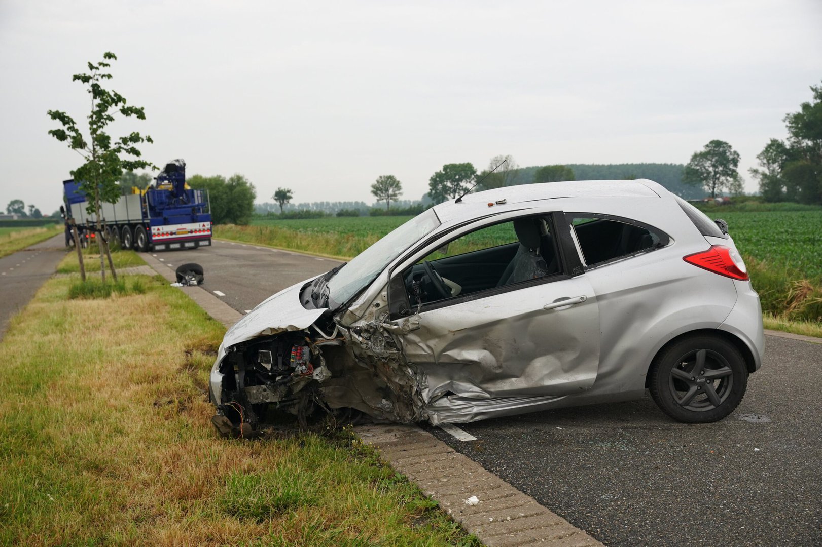 Automobilist gewond na frontale aanrijding in Altforst