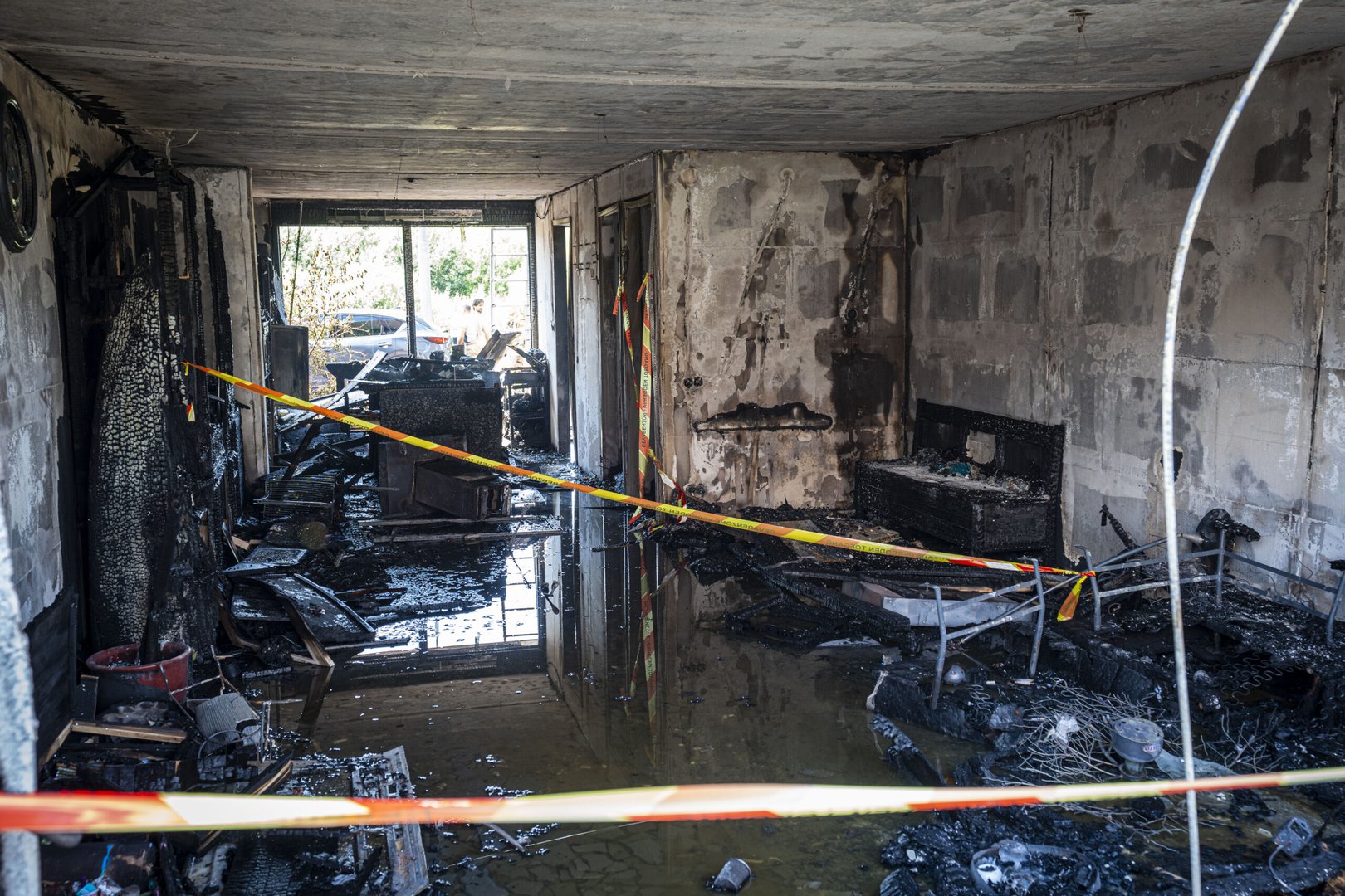 (foto update) Uitslaande brand na ontploffing in woning Arnhem