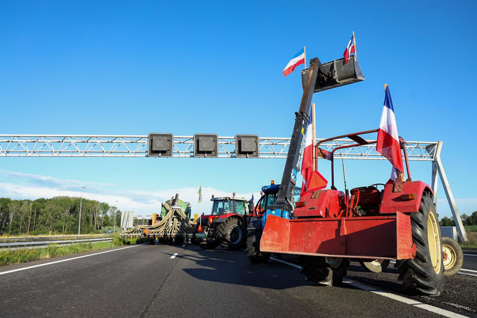 Boeren leggen A12 richting Duitsland urenlang volledig plat