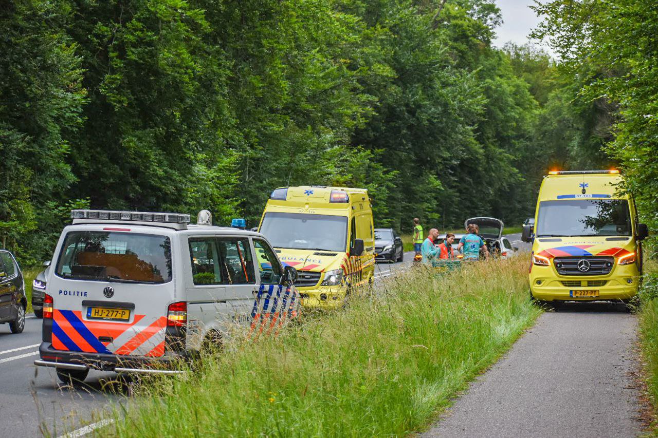 Fietser komt in botsing met voetgangster in Doorwerth