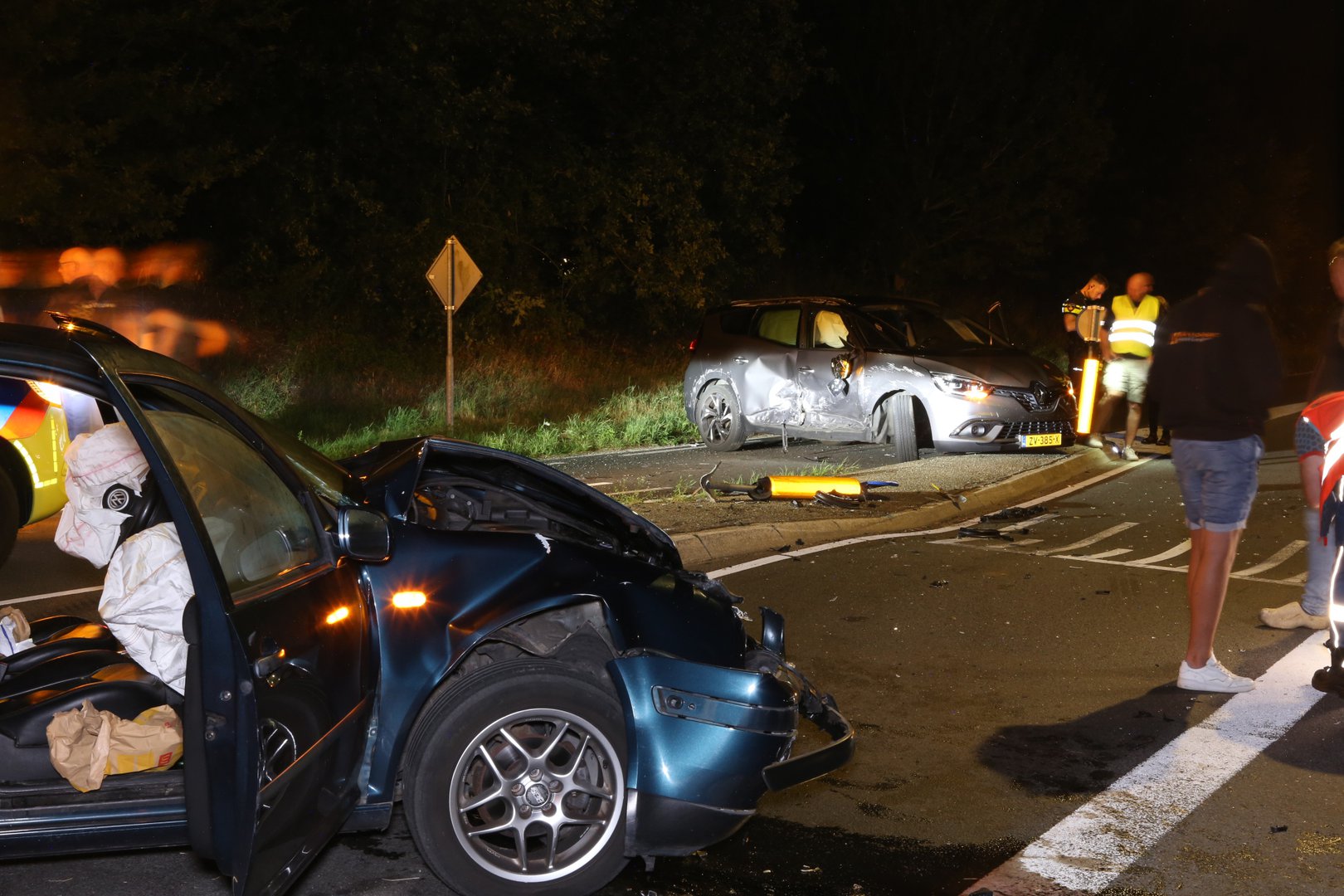 Ravage na fors ongeval: auto over de kop geslagen
