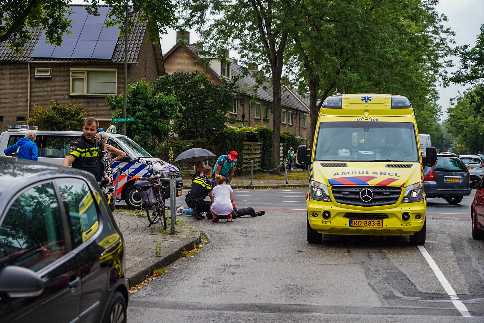 Fietser in botsing met automobilist op Harderwijkerweg Dieren