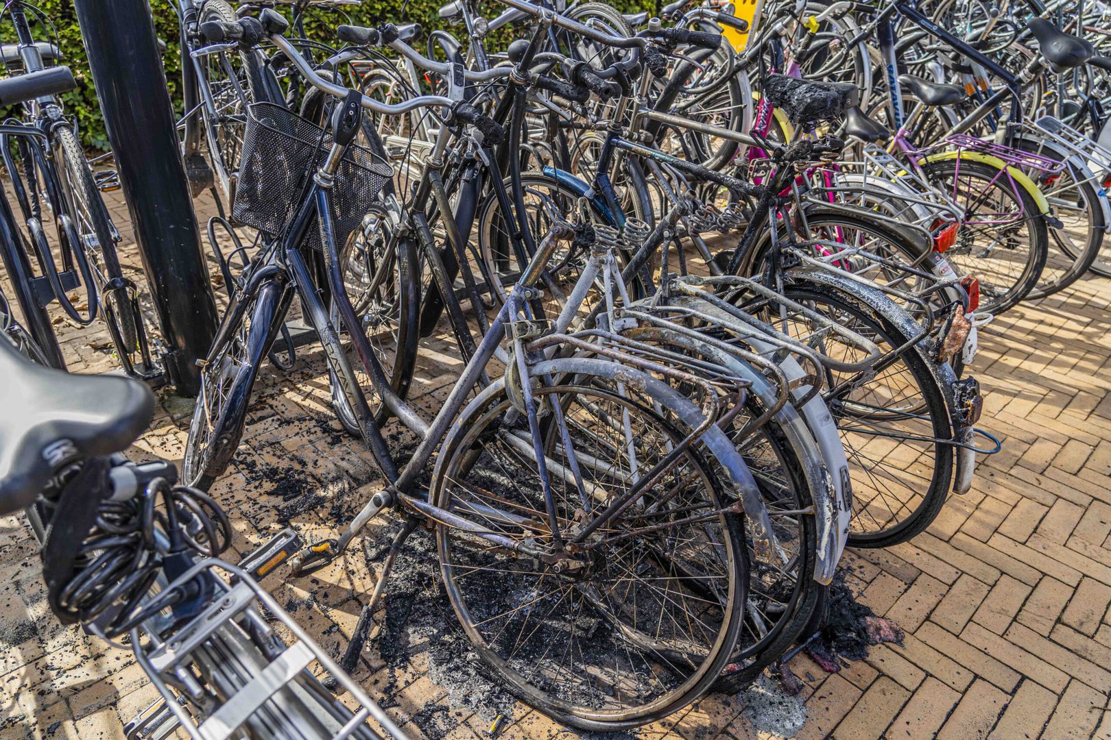 Brandstichting in fietsenstalling station Dieren
