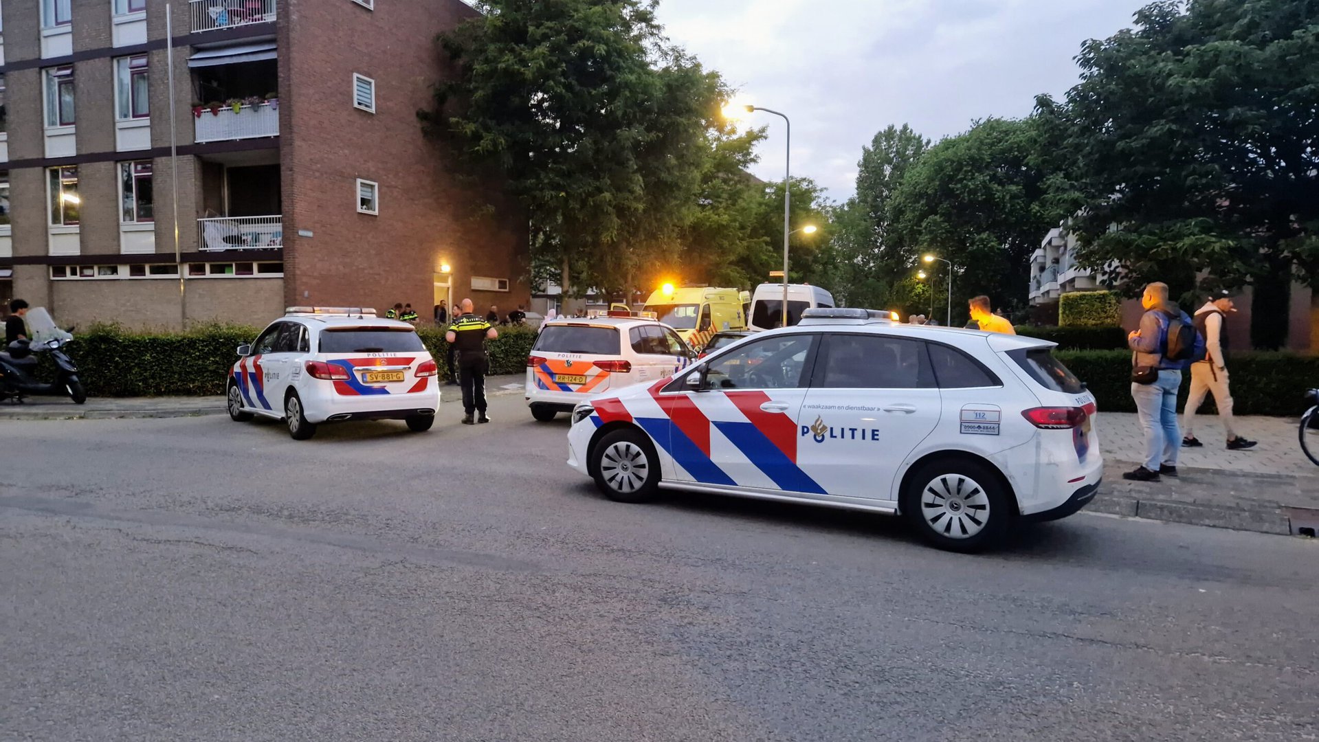 Meisje (1 jaar) valt van bovenste verdieping van flat en raakt ernstig gewond