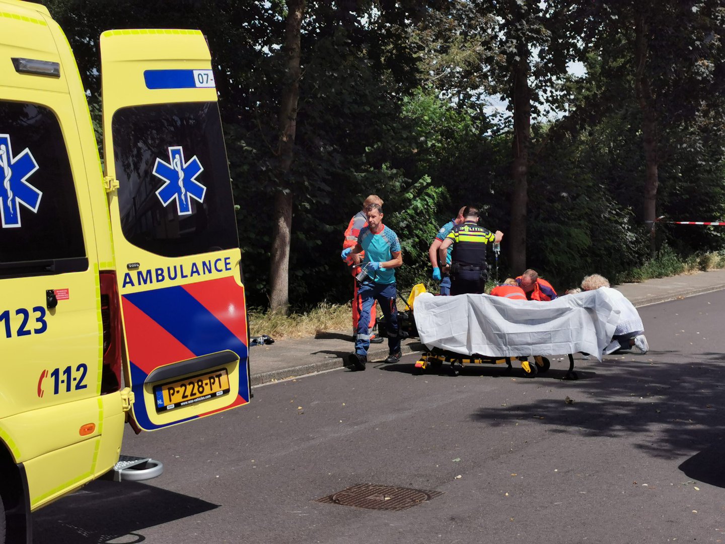 Automobiliste vlucht na ongeval waarbij jongetje op step zwaargewond raakte