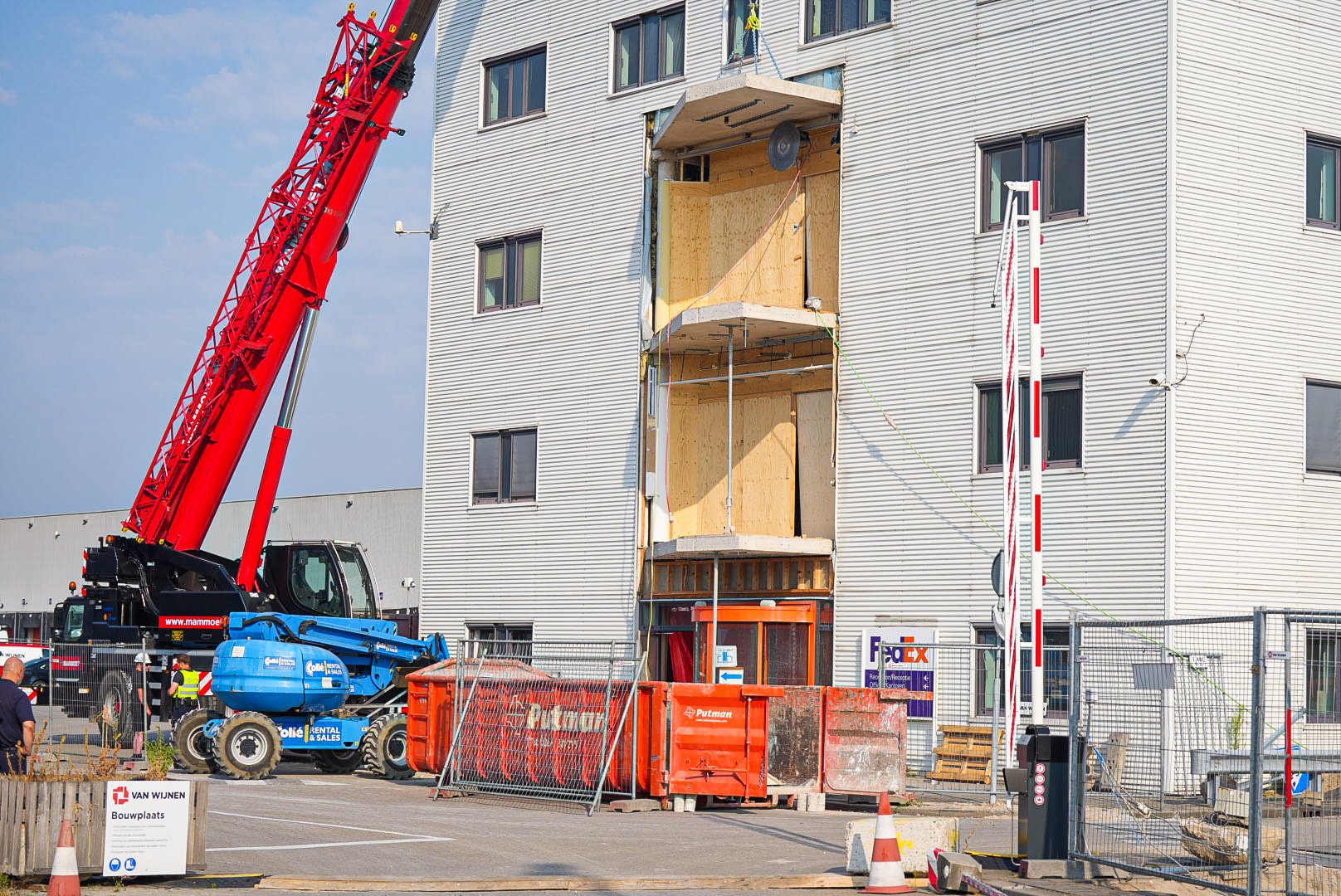 Man valt meters naar beneden bij bedrijfsongeval Duiven