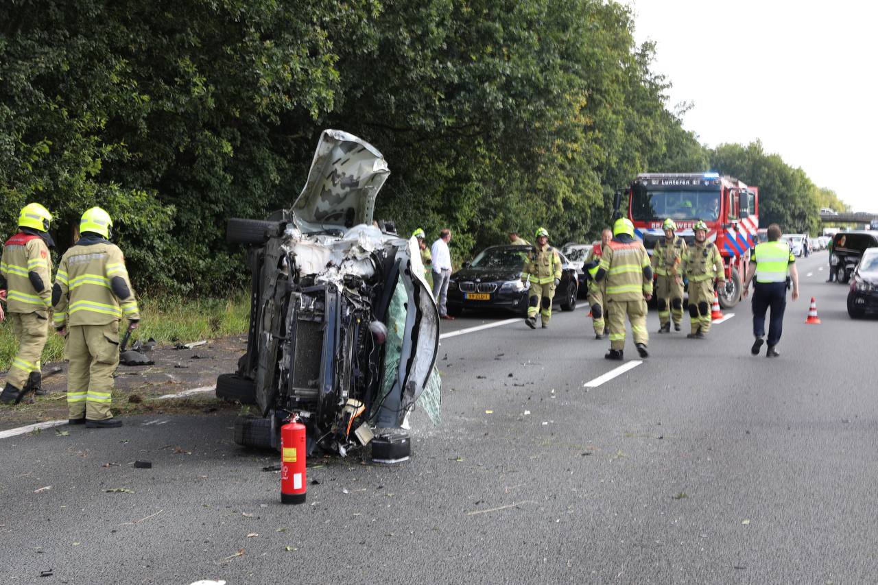 Zwaar ongeval op A30, snelweg dicht midden in avondspits