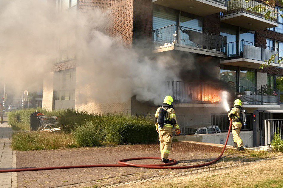 UPDATE: Grote brand op balkon van flatwoning in Arnhem