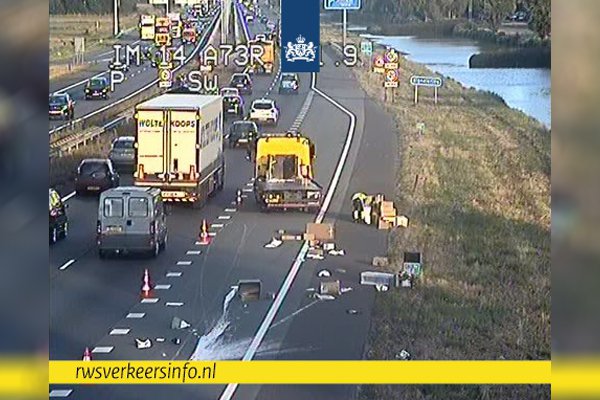 Hinder door pakketten op de A73 bij Beuningen