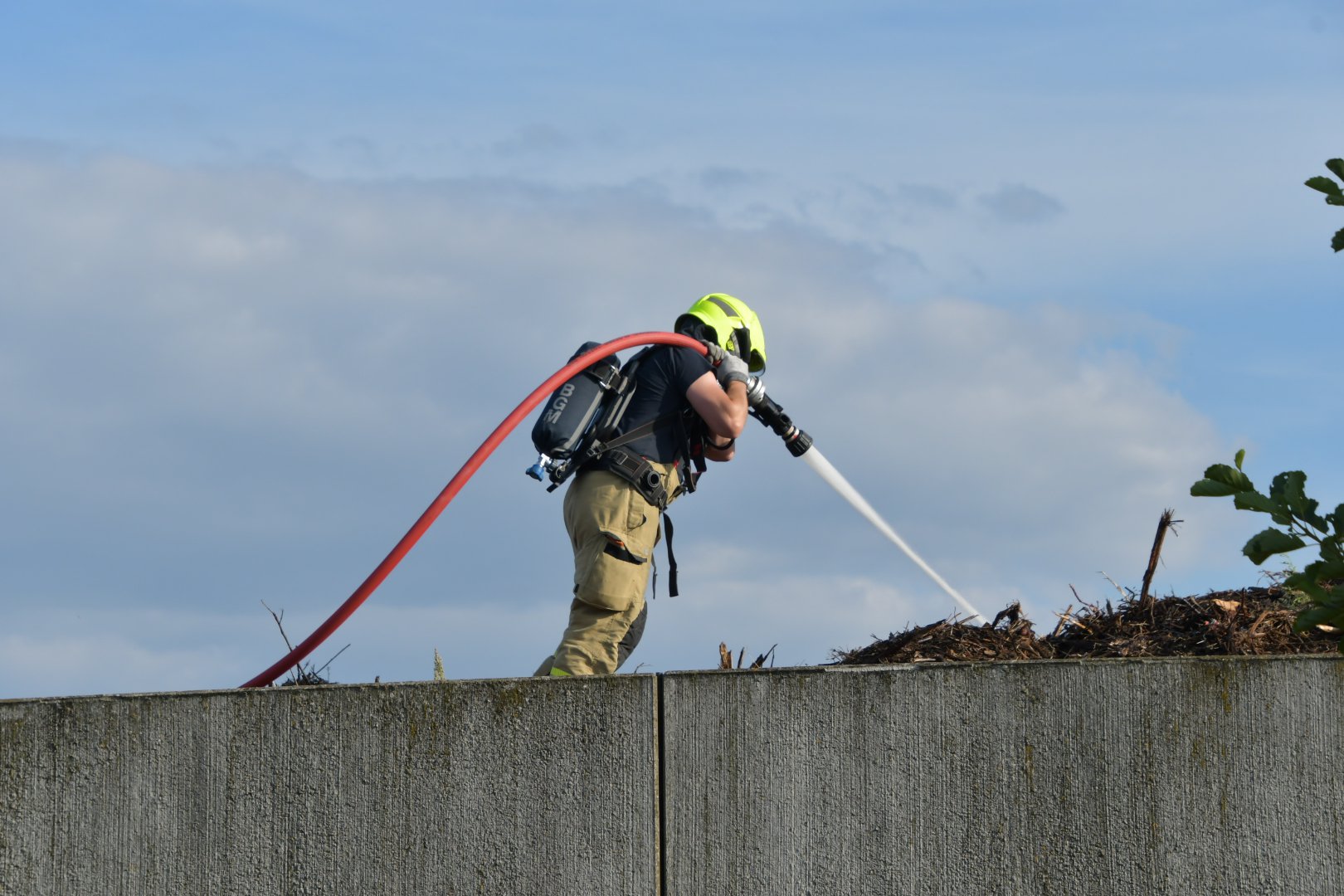 Brand in berg afvalhout Duiven