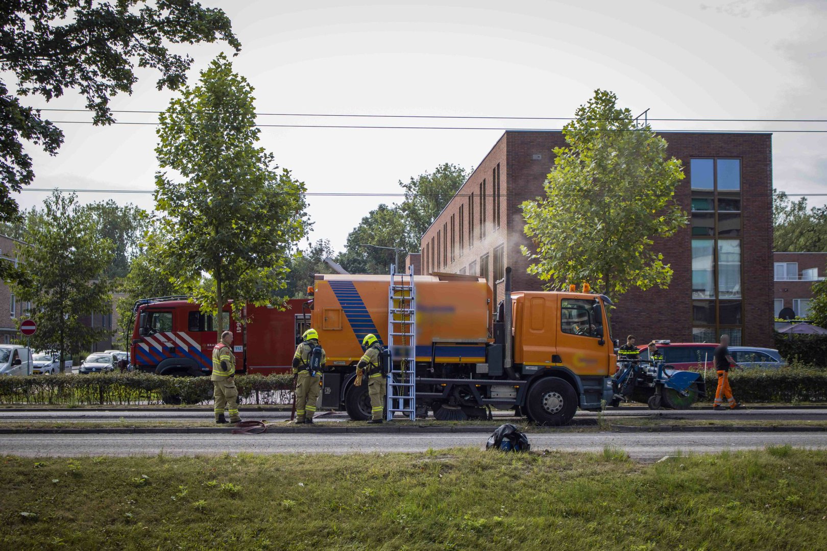 Veegmachine in brand bij wegwerkzaamheden in Arnhem