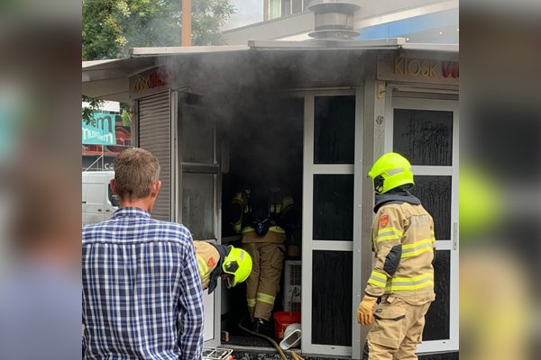 Brand in loempiakiosk in centrum Arnhem