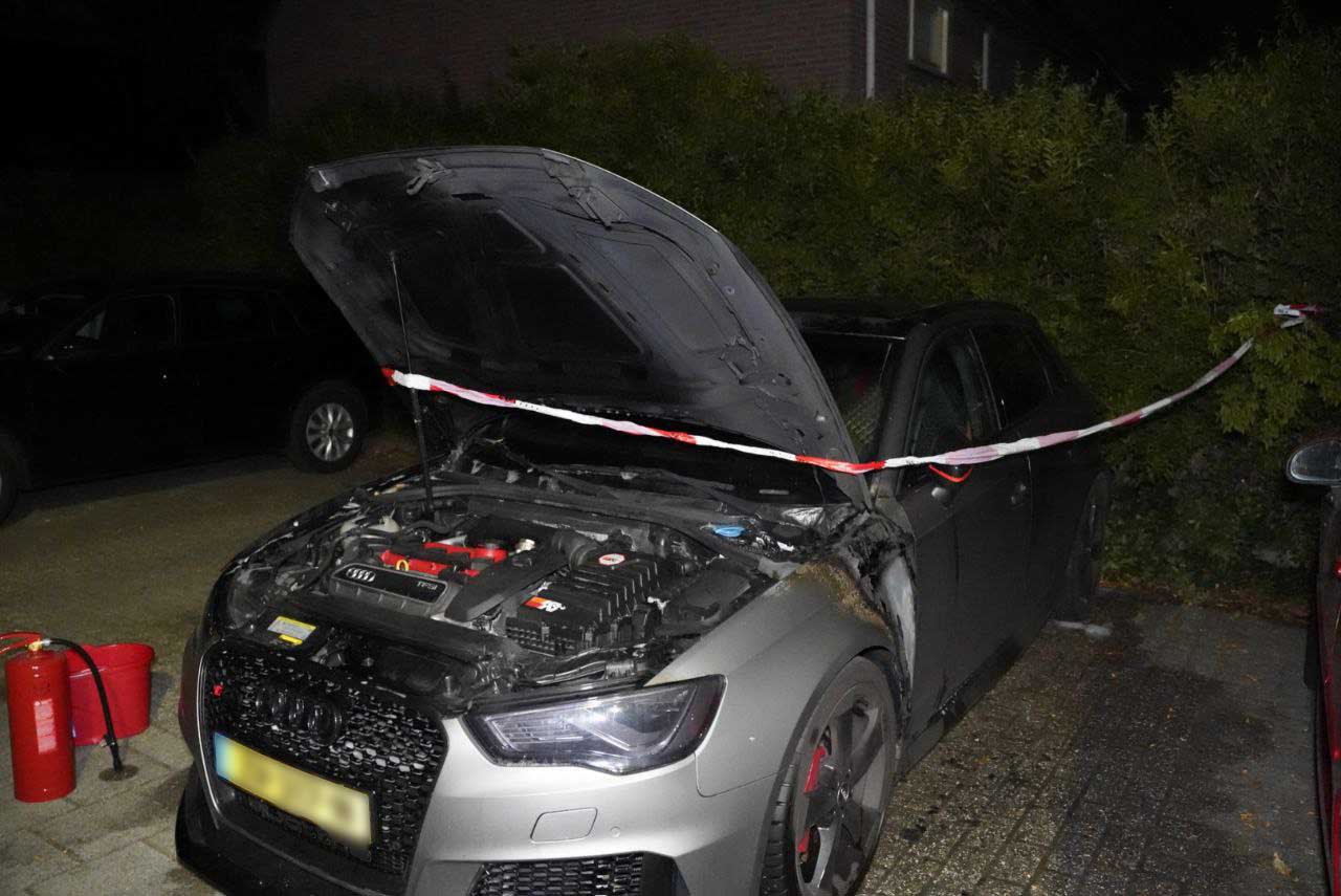 Autobrand Velp: flesje met brandbaar middel gevonden