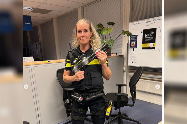 Politie gebruikt stroomstootwapen voor aanhouding gewapende verdachte op station Arnhem Centraal