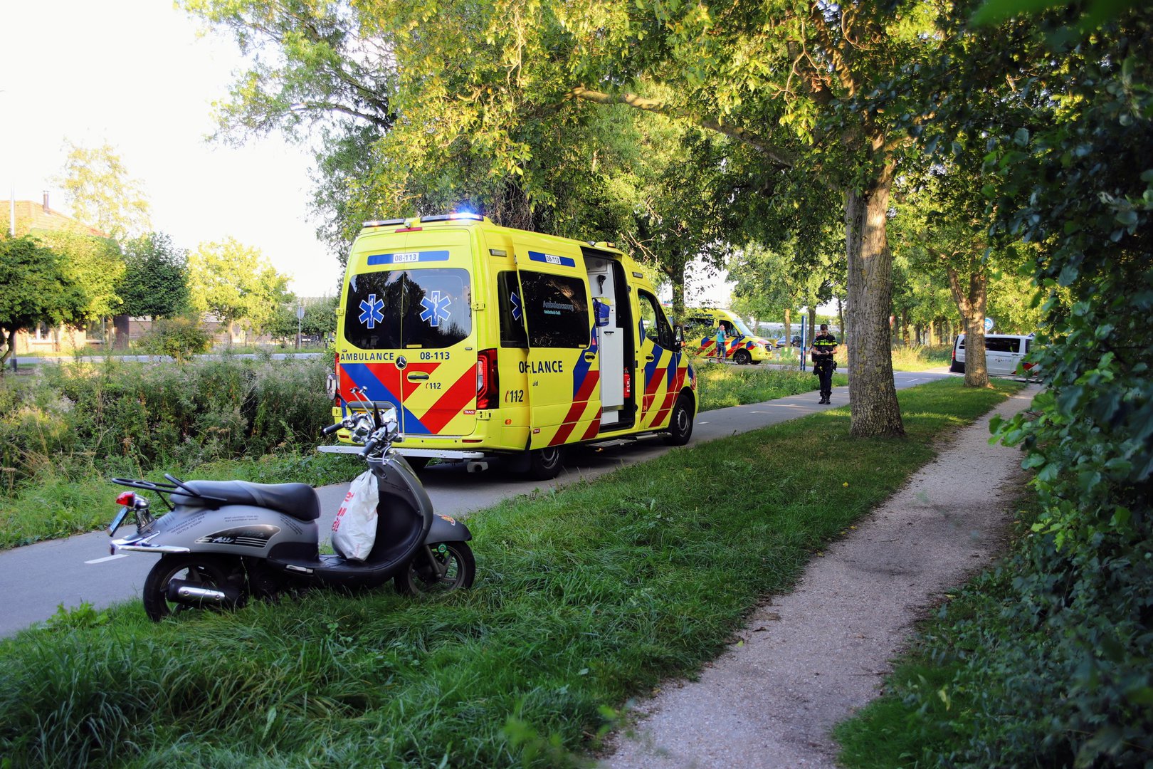 Wielrenner naar ziekenhuis na aanrijding met scooter