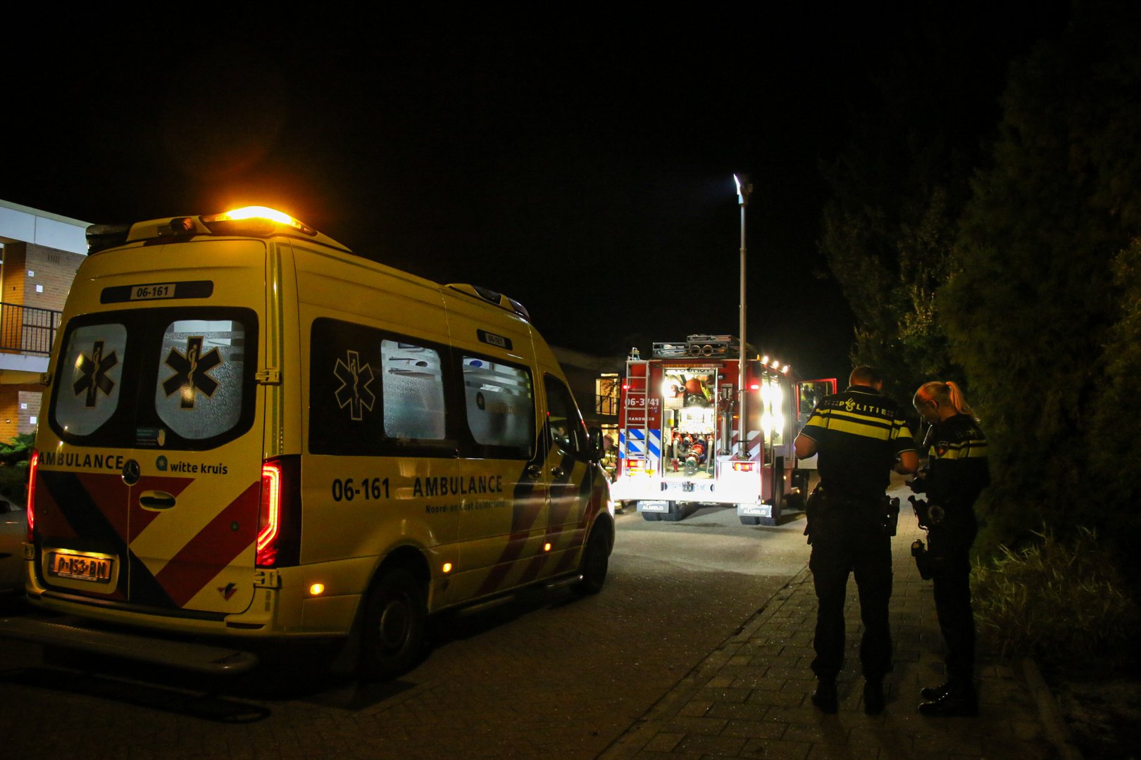 Brand in appartement in Voorst, bewoner door brandweer uit woning gehaald