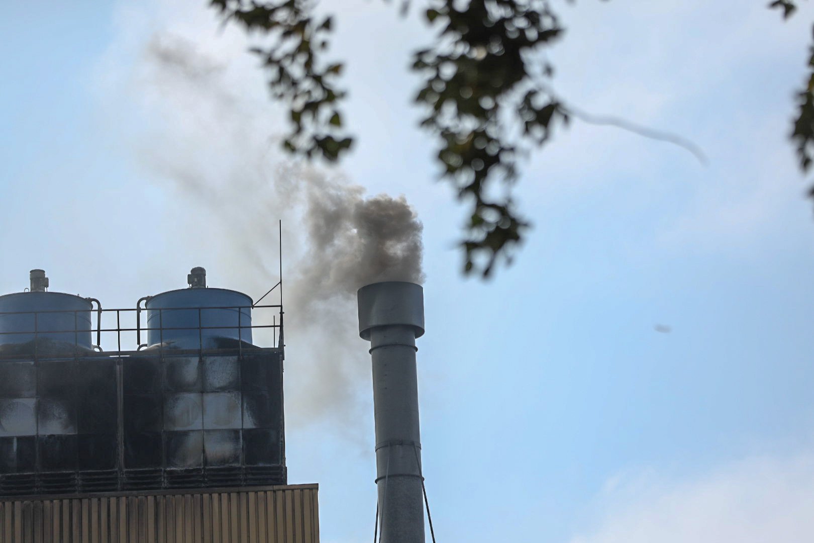 Smeulbrand in oven chemische fabriek Arnhem