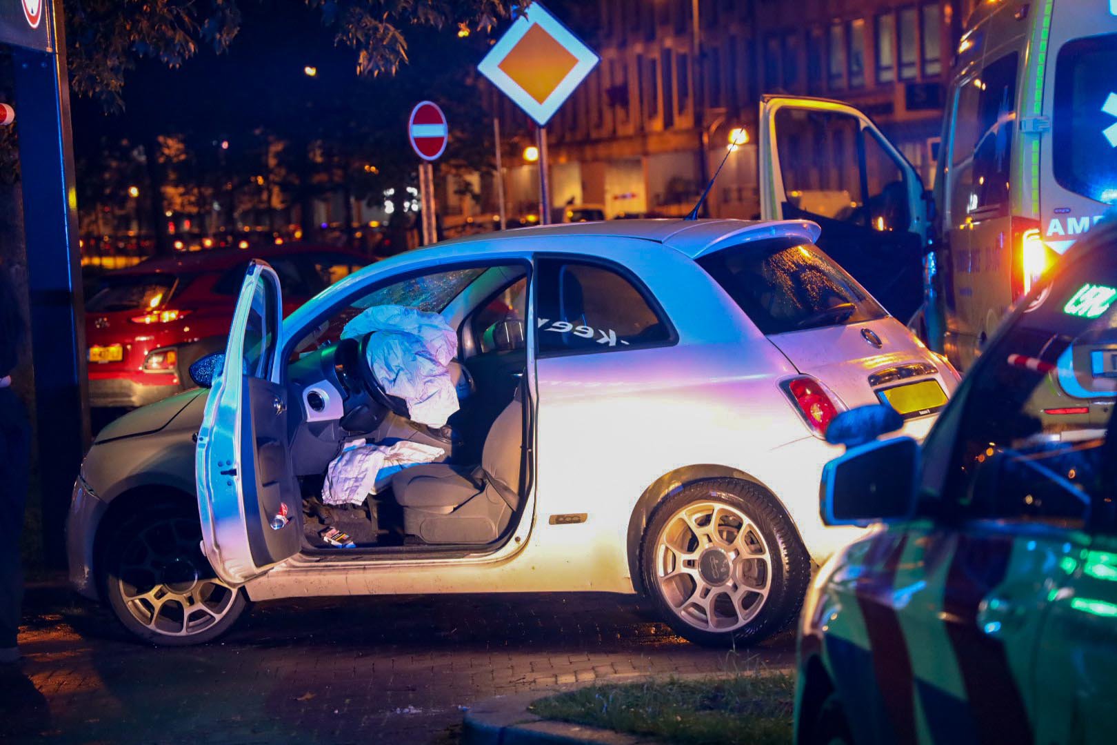 Flinke schade bij ongeval Velperplein in Arnhem