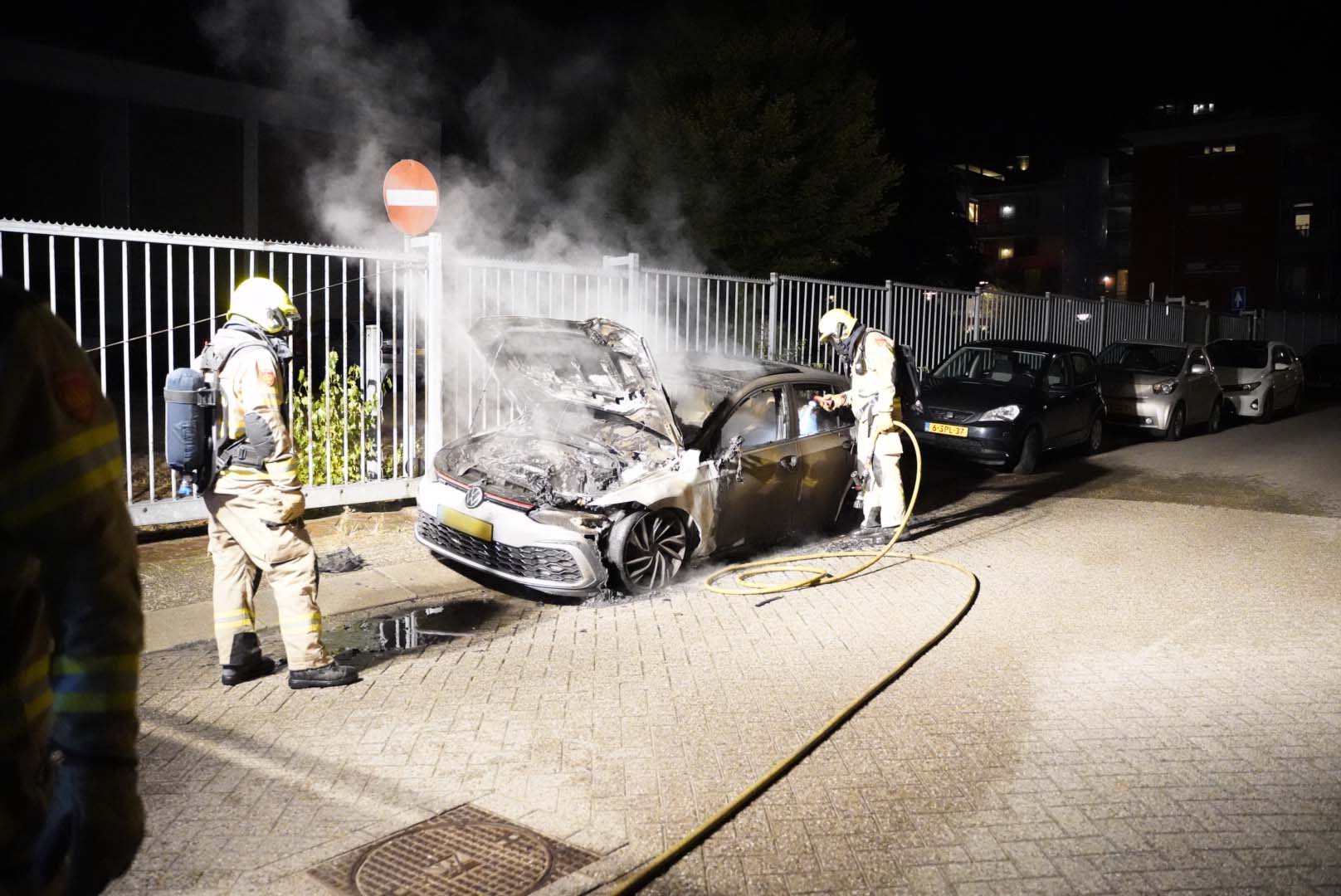 Autobrand in Arnhem, mogelijk brandstichting