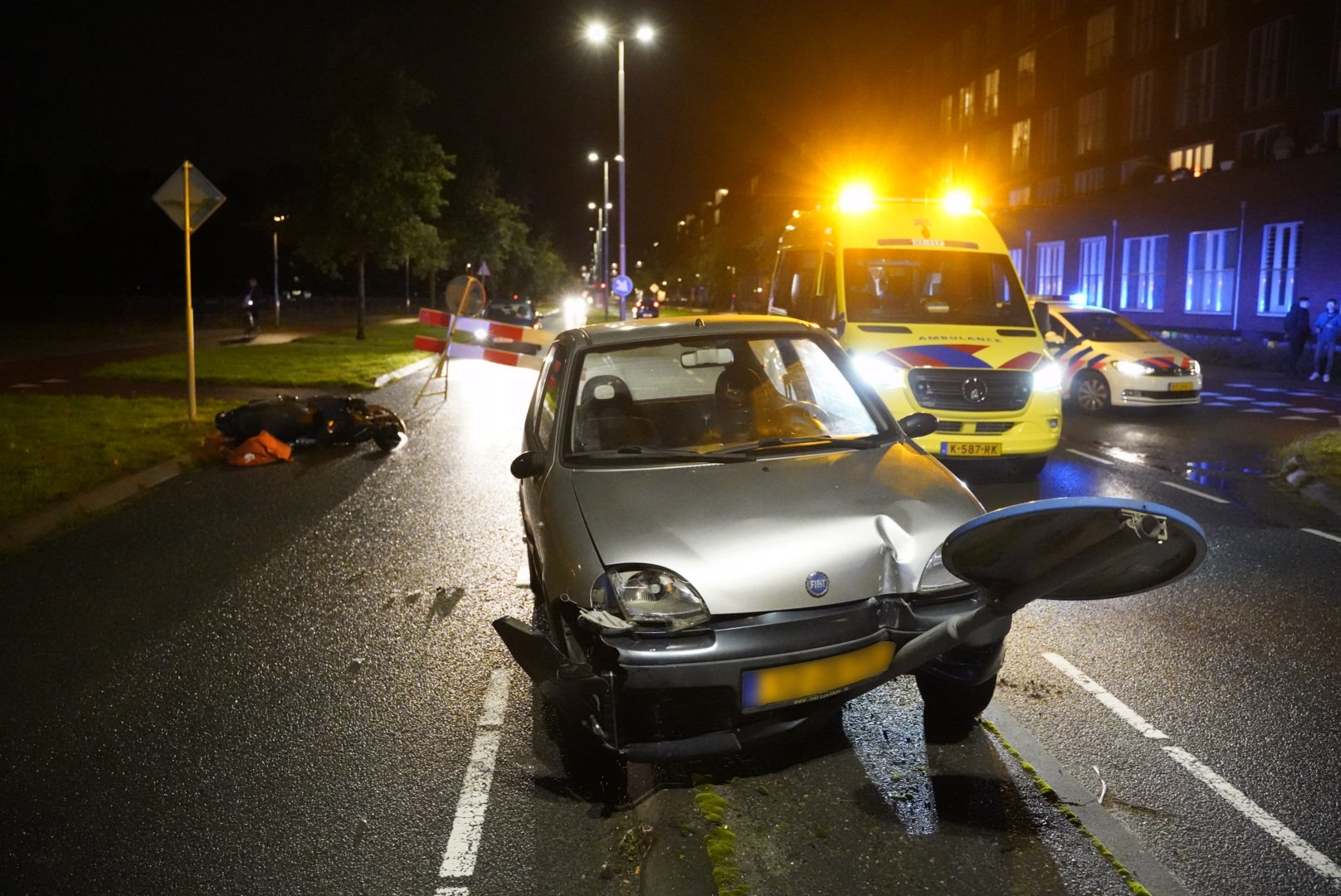 Scooterrijder gewond bij botsing met auto in Arnhem