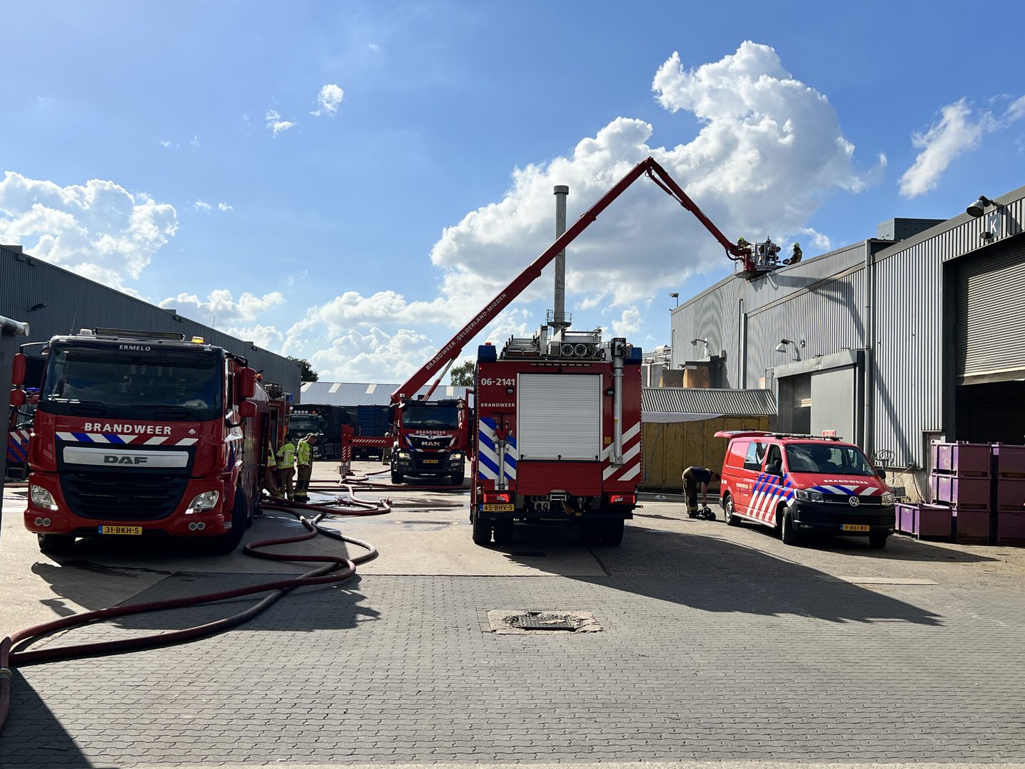 Grote brand bij een houtverwerkingsbedrijf in Ermelo