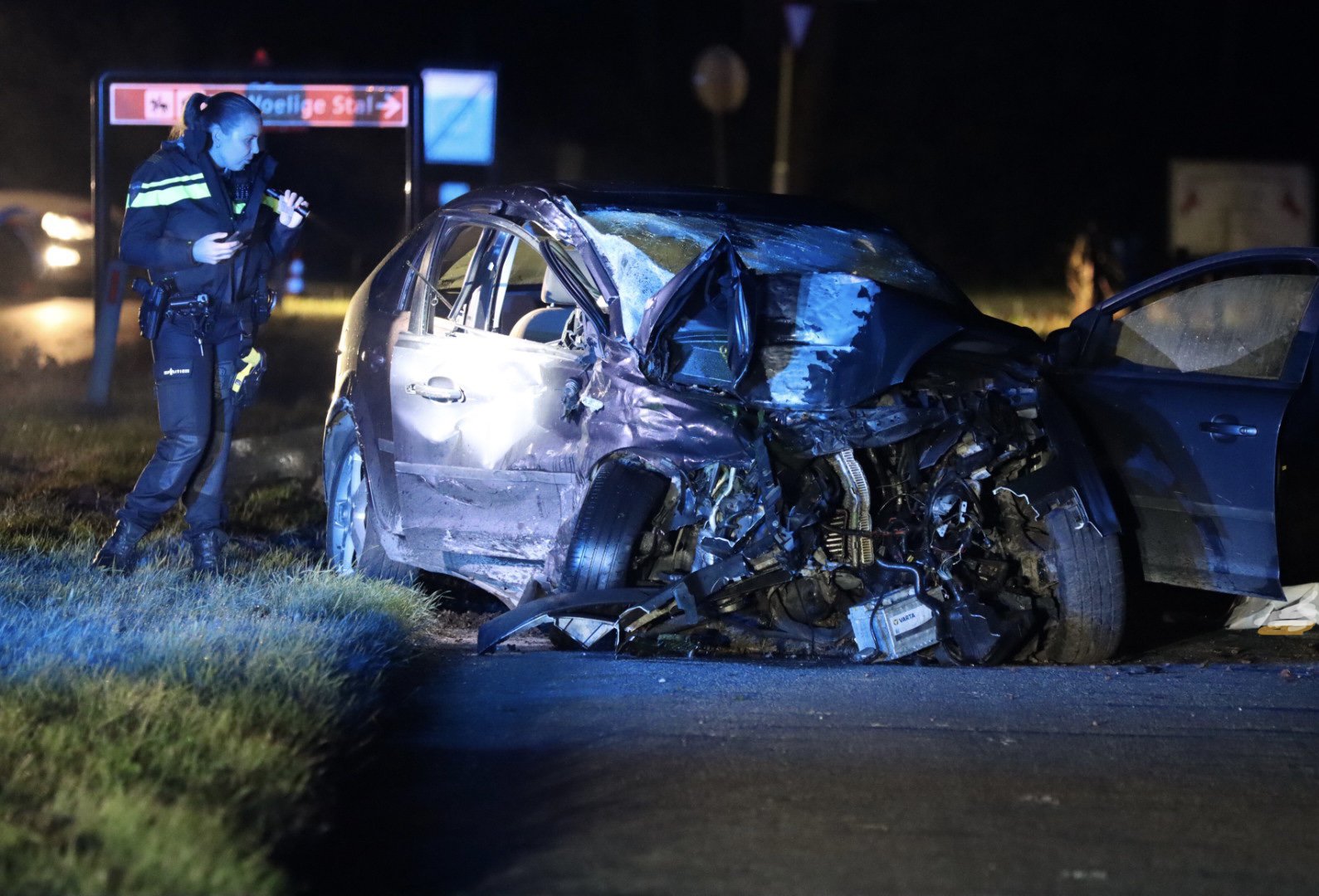 UPDATE: Automobilist (36) overleden na aanrijding met vrachtwagen