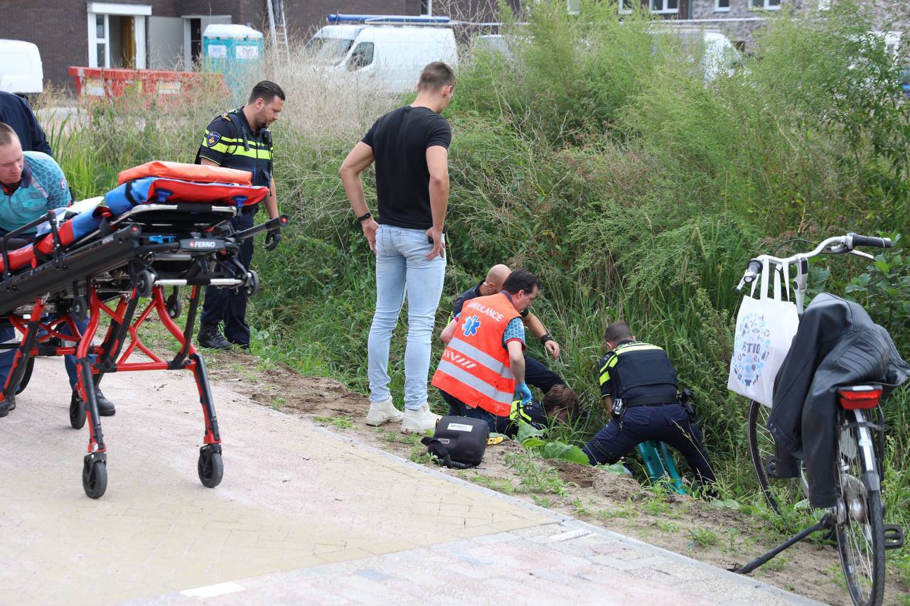 Vrouw met driewieler gevonden in sloot