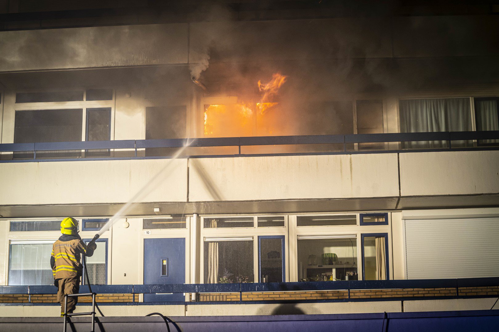 UPDATE: Vrouw overleden na uitslaande brand in Arnhem