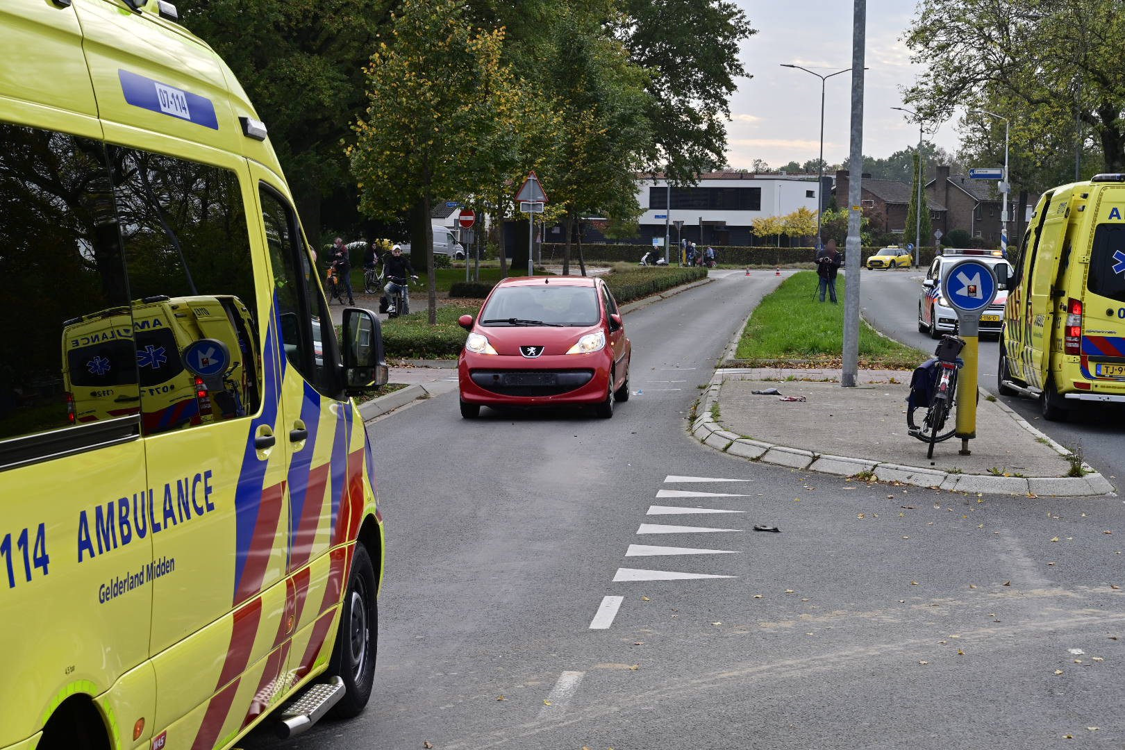 Automobilist schept fietser op oversteekplaats in Zevenaar