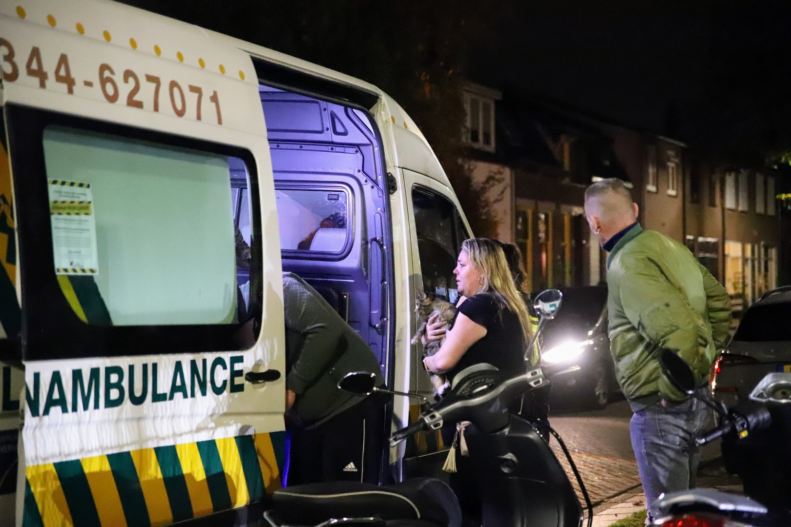 Twee katten gered bij woningbrand