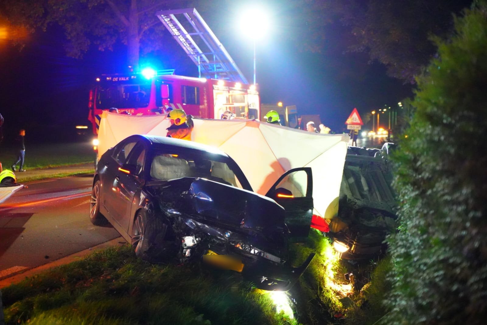 UPDATE: Auto belandt over de kop bij ernstig ongeval, traumaheli ter plaatse
