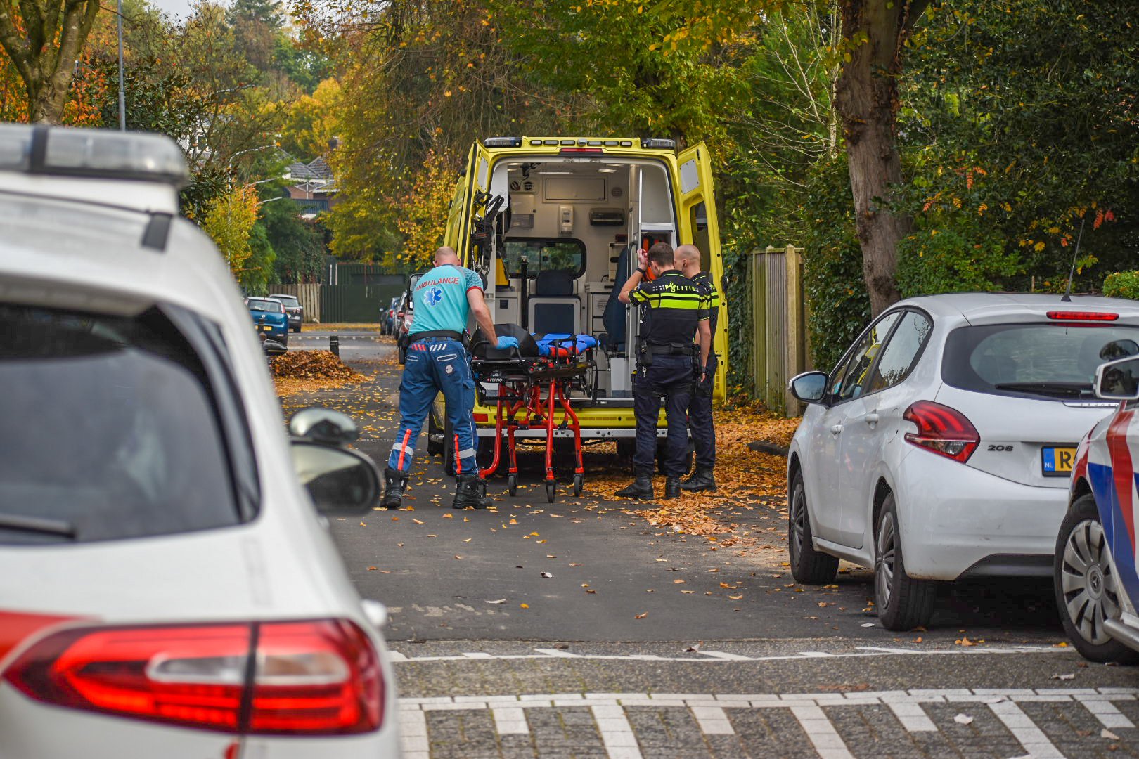 Man gewond nadat hij het dak op wilde klimmen in Oosterbeek