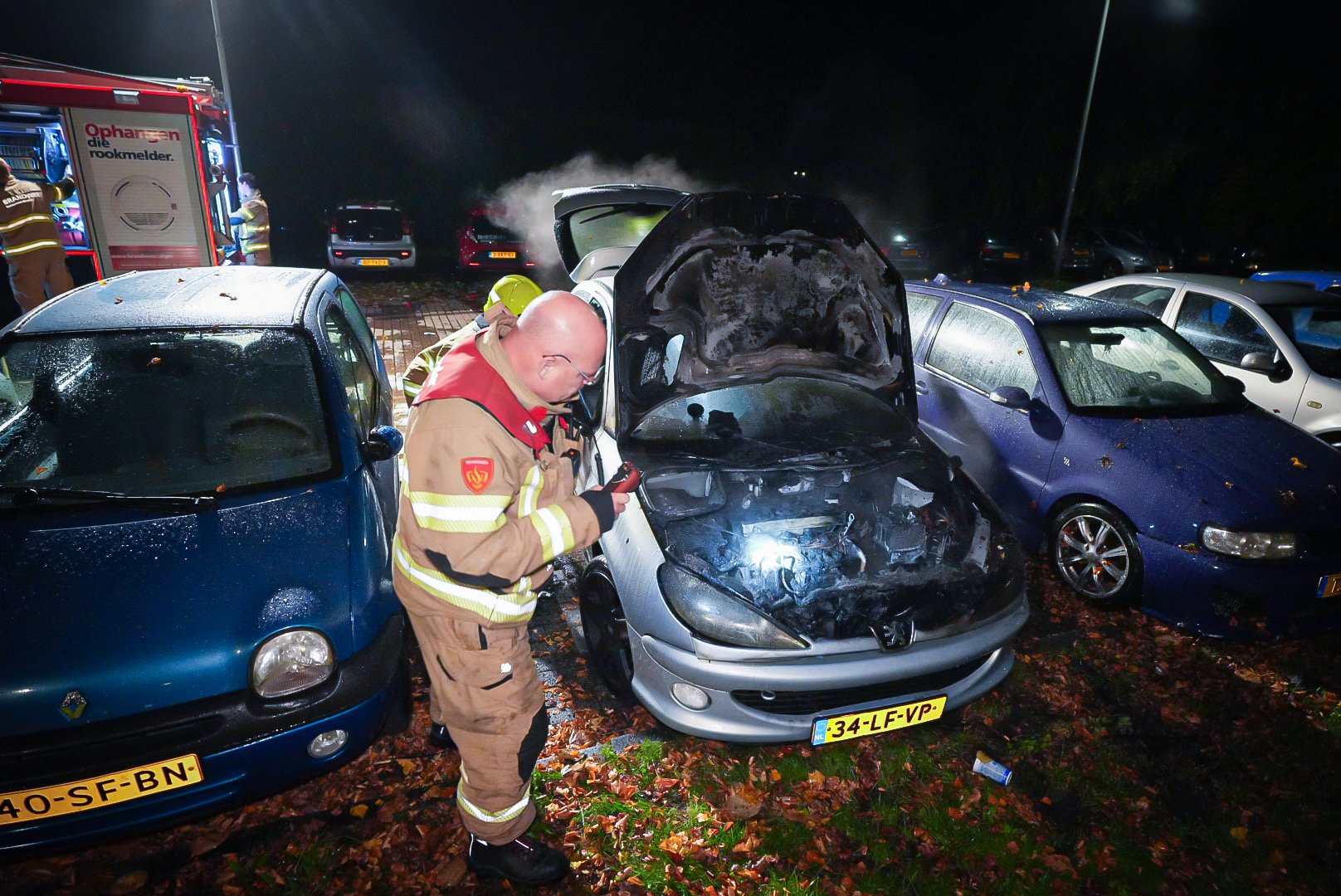 Autobrand op parkeerplaats bij centrum Arnhem