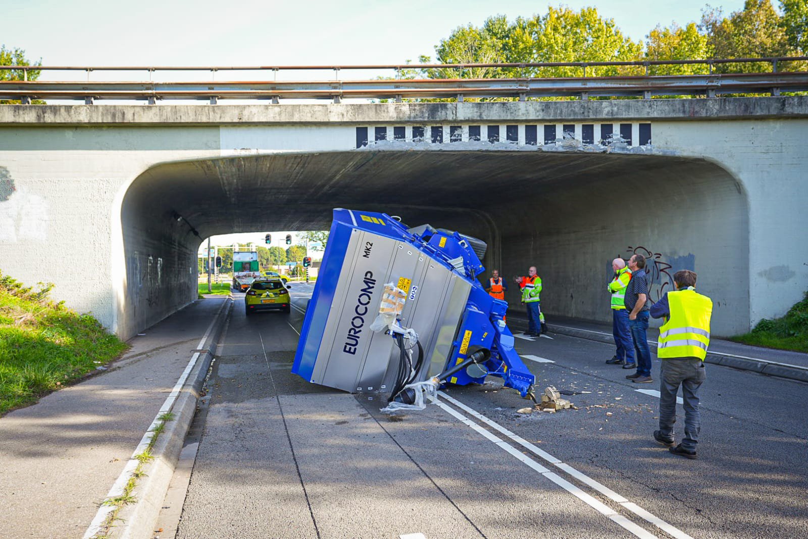 Grote verkeershinder nadat vrachtwagen botst tegen viaduct A12
