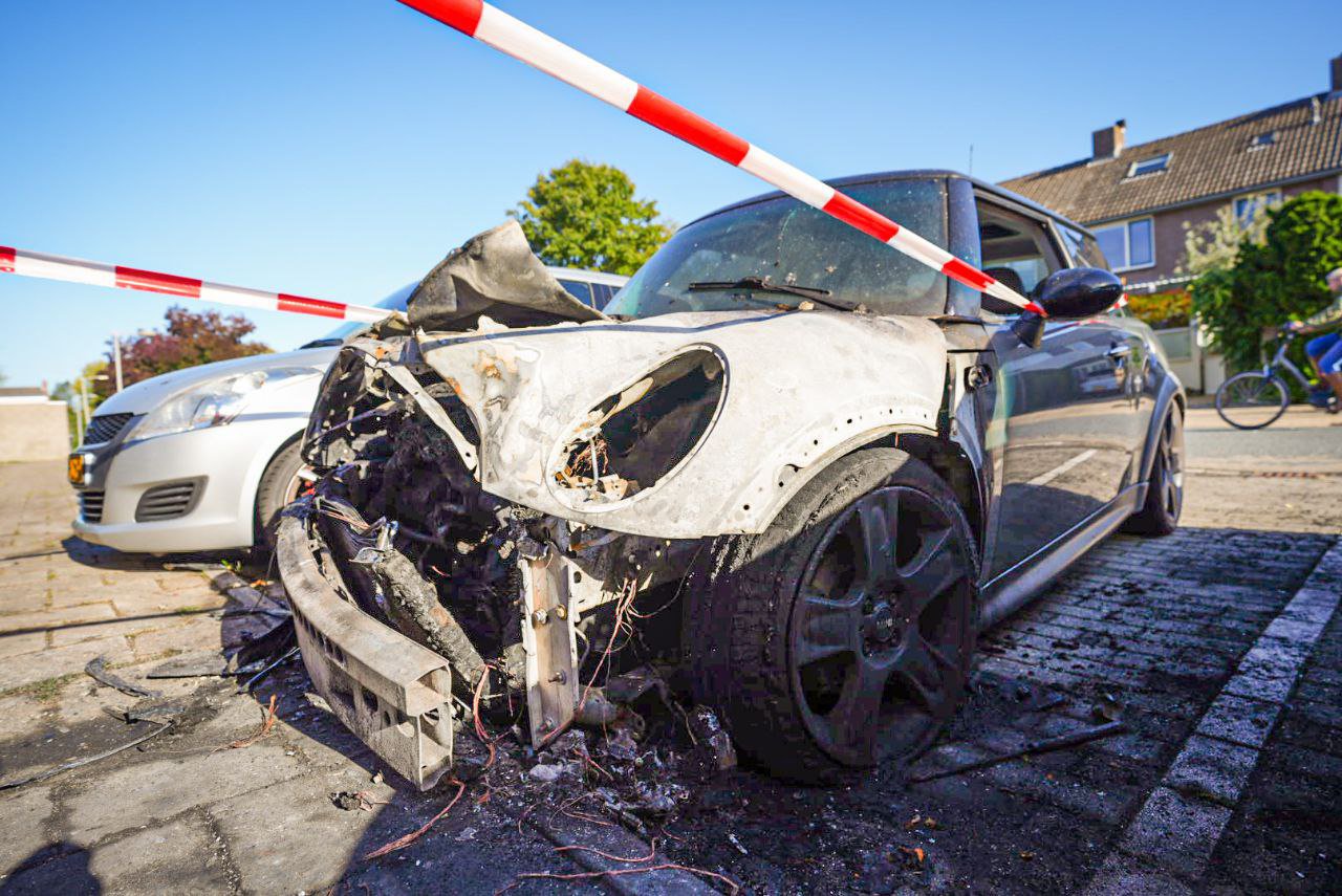 Wéér een autobrand in Arnhem-Zuid