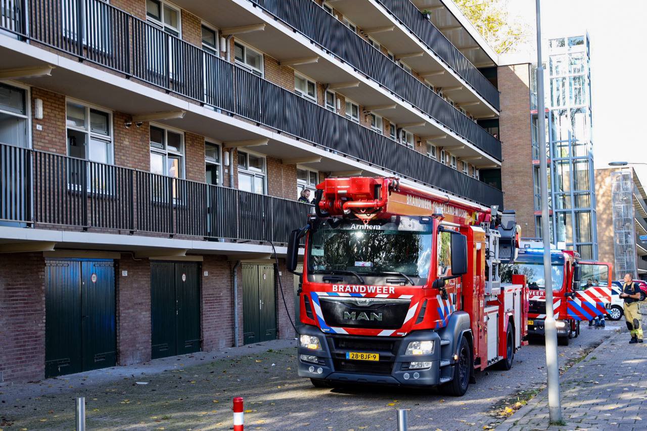 Olie geblust met water, één gewonde