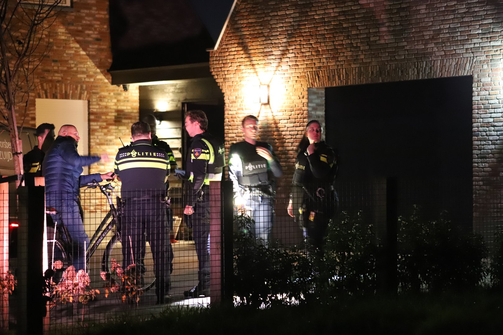 UPDATE: Vrouw neergeschoten bij overval in haar woning