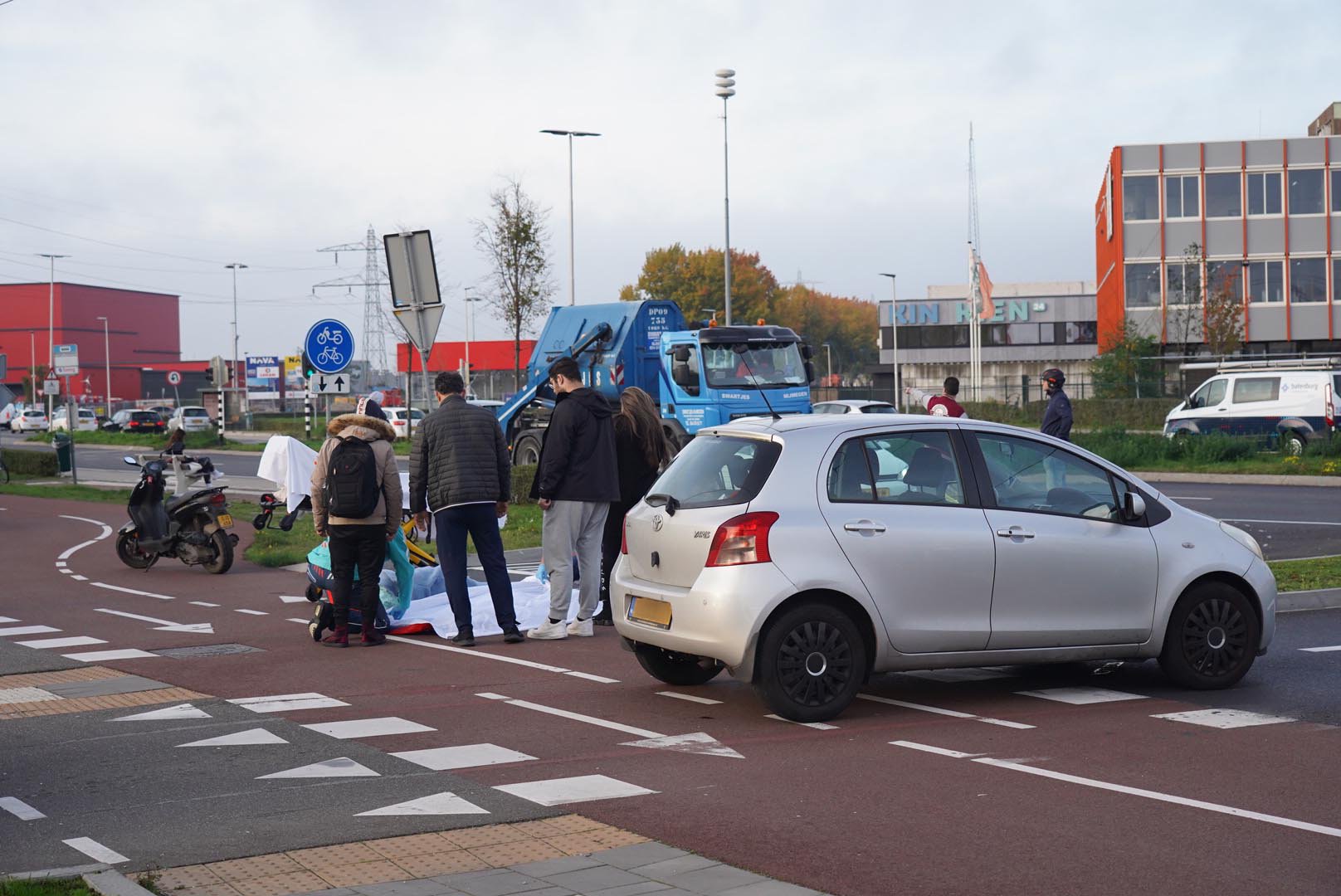 Scooterrijder gewond na aanrijding met auto