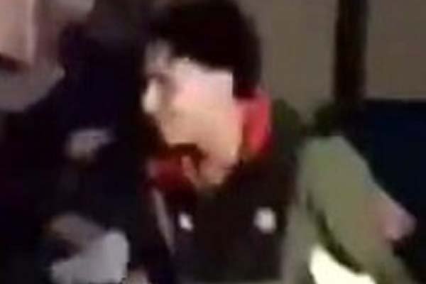 Politie deelt foto’s van groep jongeren vanwege mishandeling in Duiven