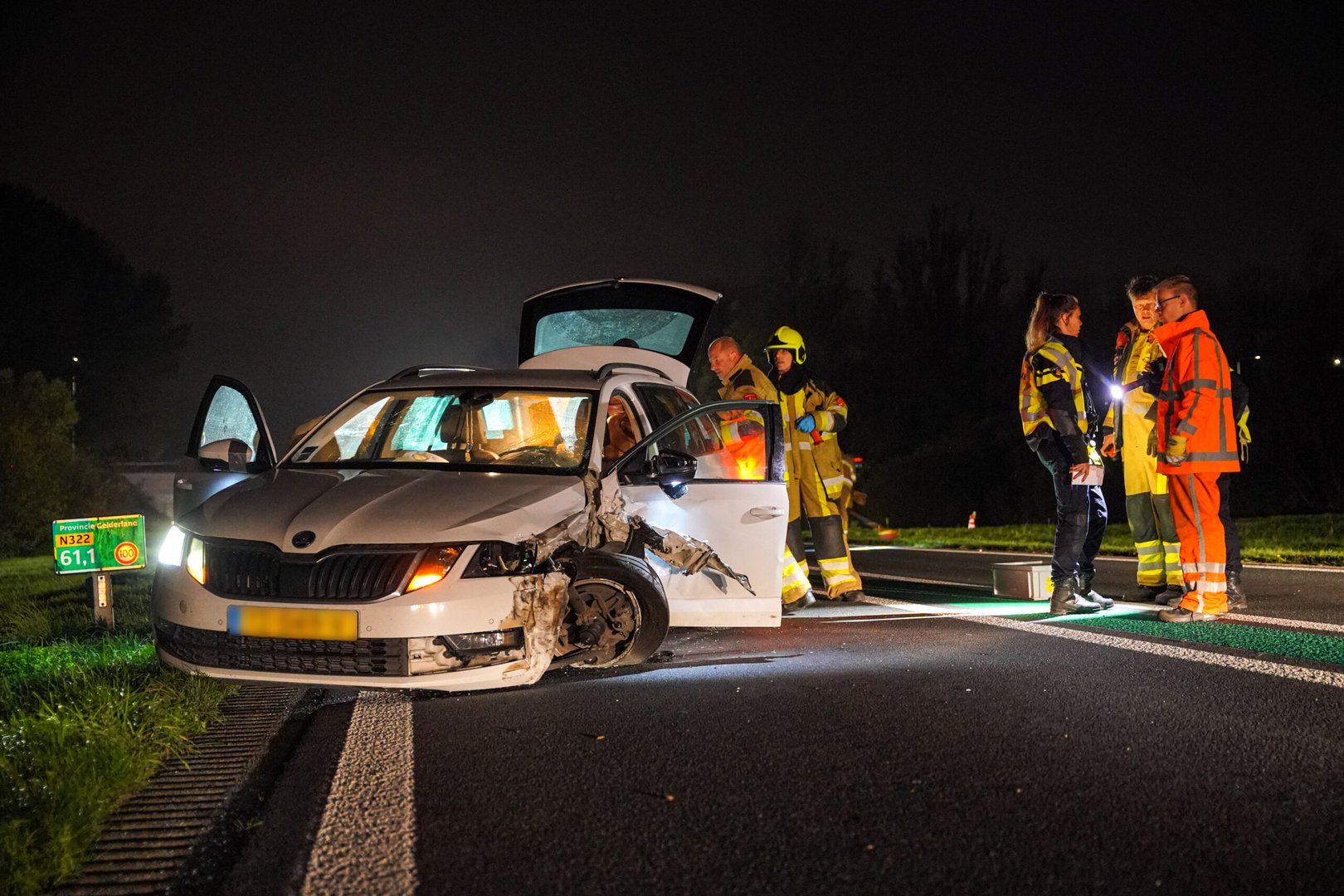 Automobilist probeert dier op N322 te ontwijken, botst op tegenligger