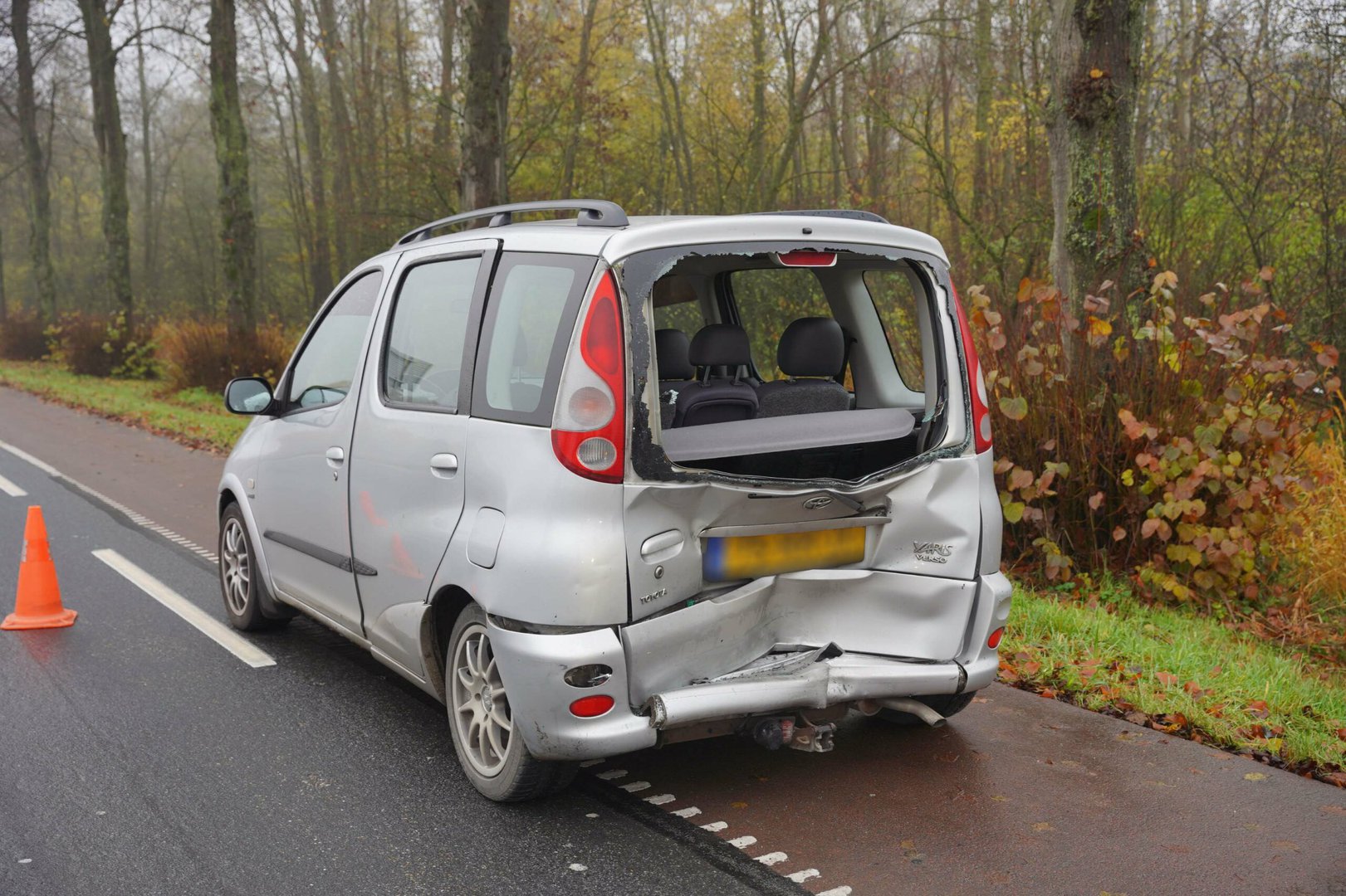 Eén persoon naar ziekenhuis na forse kop-staart aanrijding