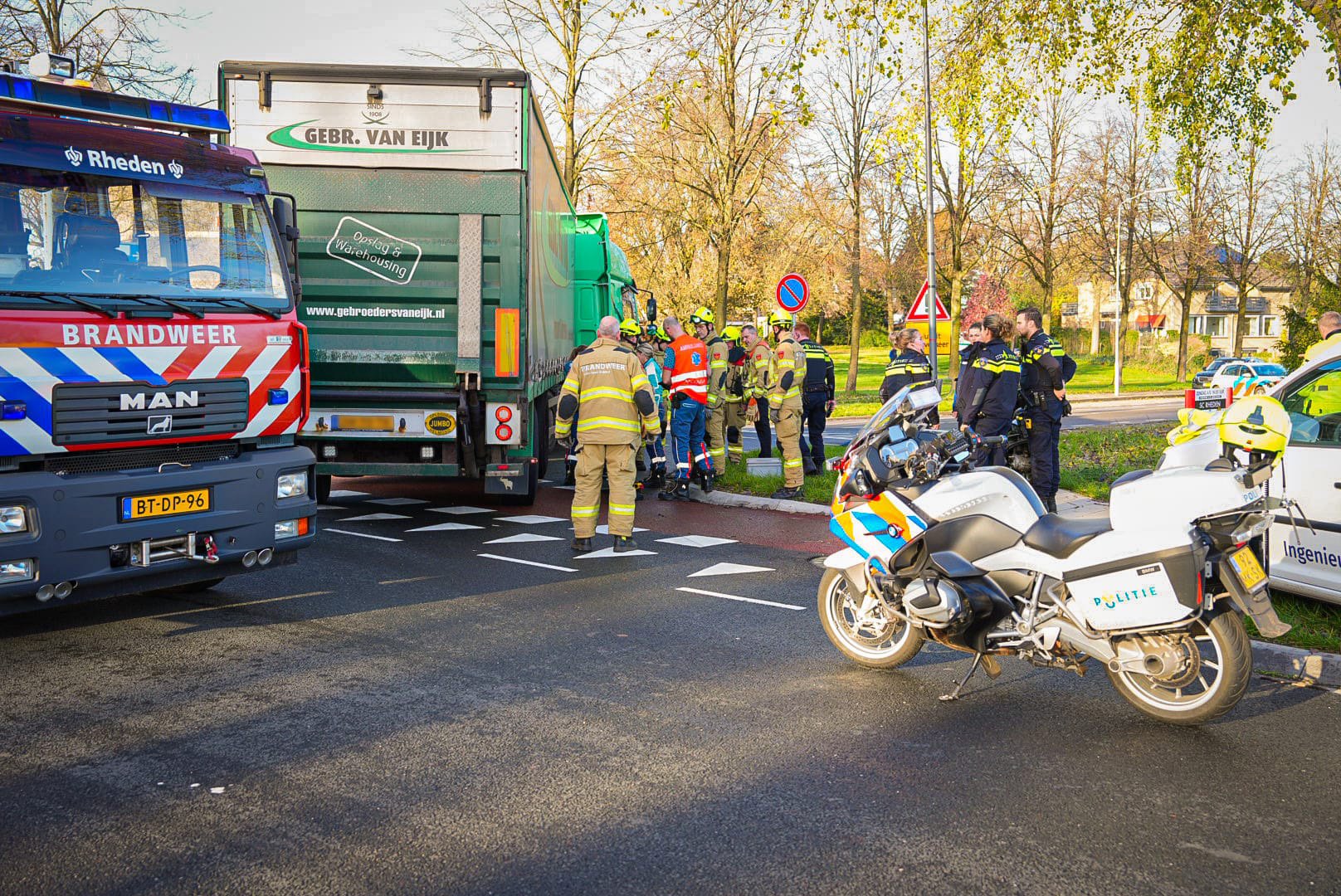 Man komt onder vrachtwagentrailer in Rheden