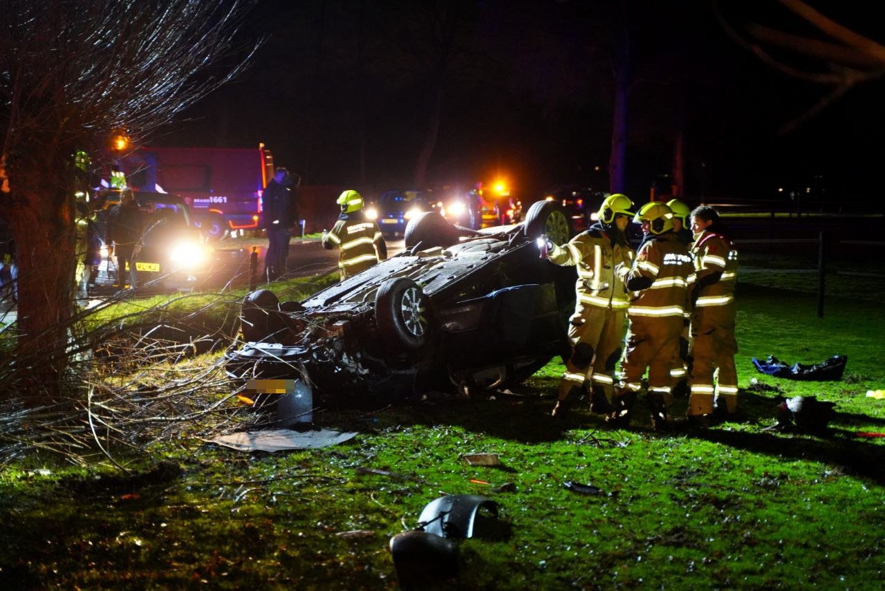 Automobilist krijgt ernstig ongeval en slaat op de vlucht