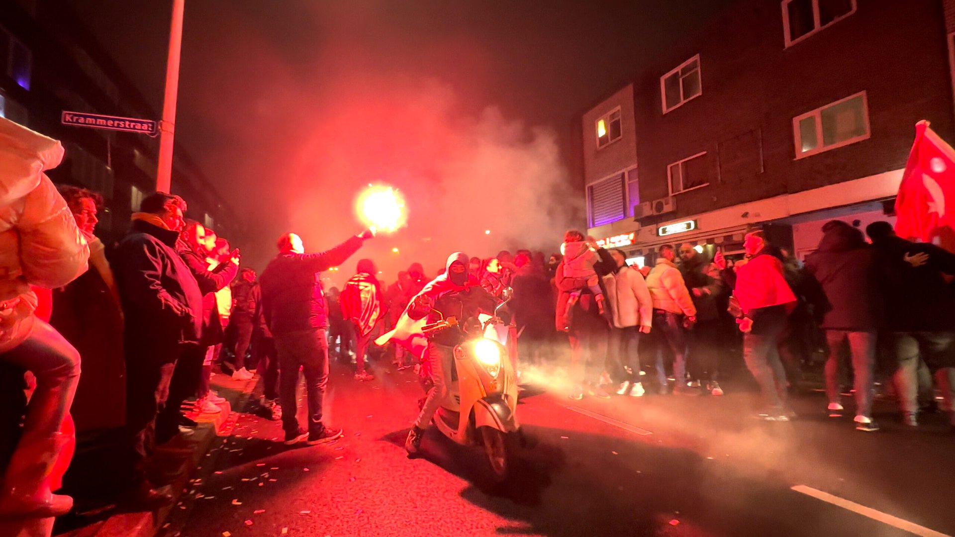 VIDEO UPDATE: Groot feest in Arnhemse wijk Presikhaaf na overwinning Marokko